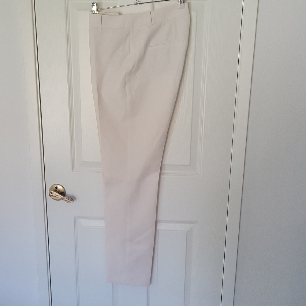 White House Black Market Cream Skinny Pants